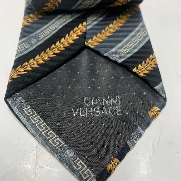 Gianni Versace tie - Picture 2 of 7